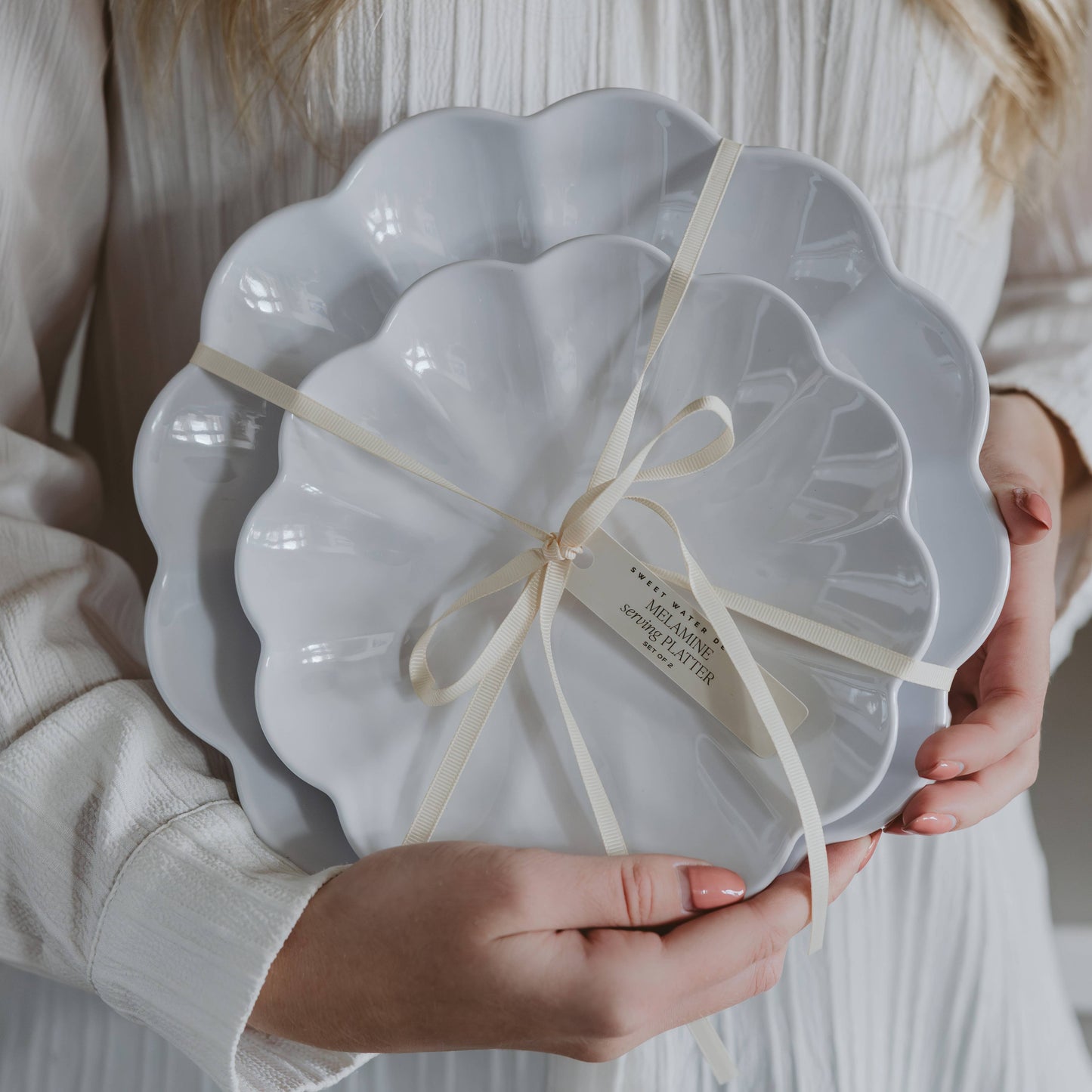SET OF 2 White Scalloped melamine Serving Trays