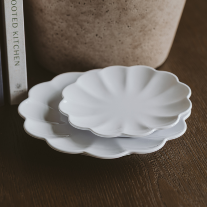 SET OF 2 White Scalloped melamine Serving Trays